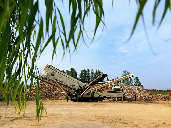 骨料就地利用  long8移動破碎篩分線應用于山東路橋施工項目